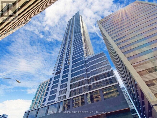 Photo du bâtiment - 395 Bloor St E