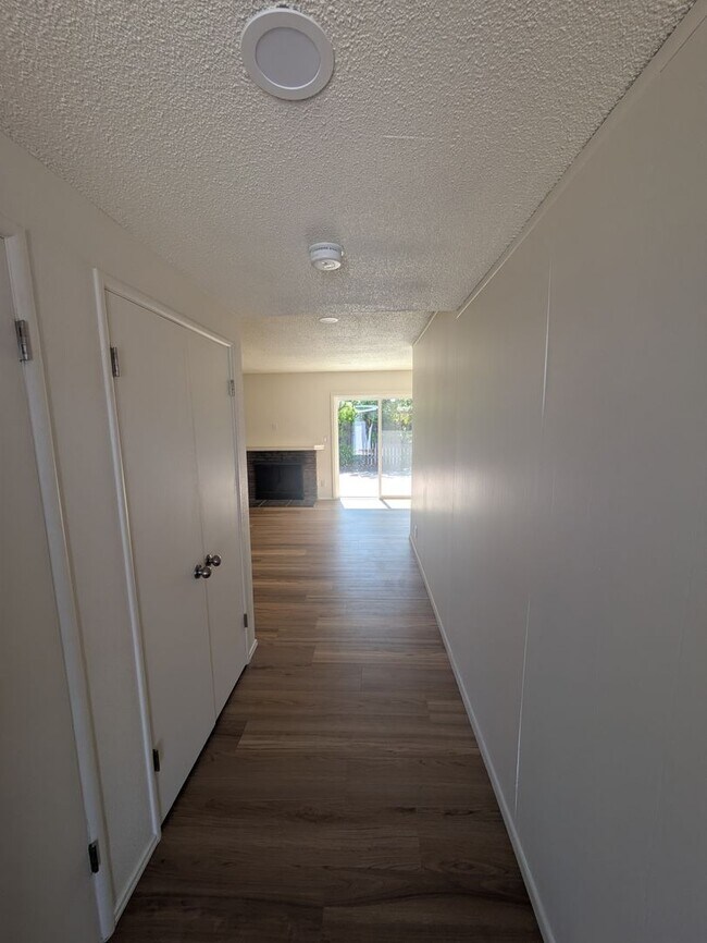 Foto del edificio - Freshly Remodeled Home Just Steps from Dow...
