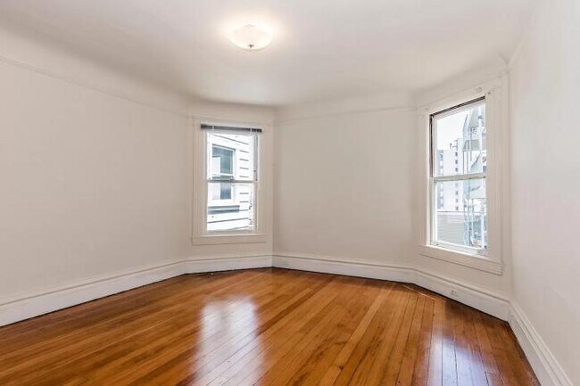 Building Photo - 3 bedroom in San Francisco CA 94133