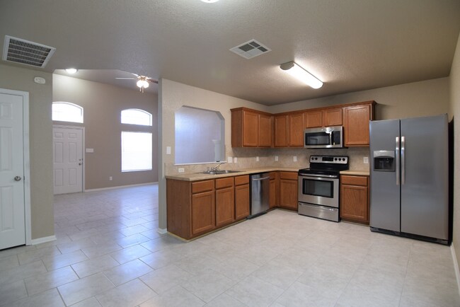 Building Photo - 5423 Southern Crossing Dr