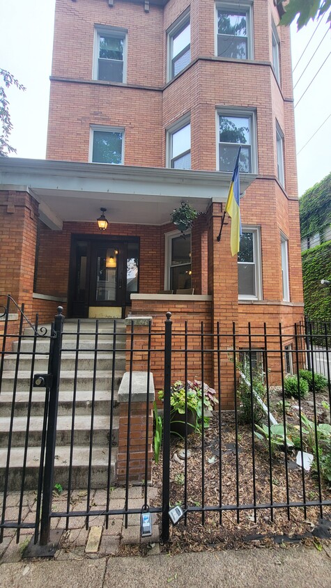 Front Entrance and Porch - 2012 W Haddon Ave