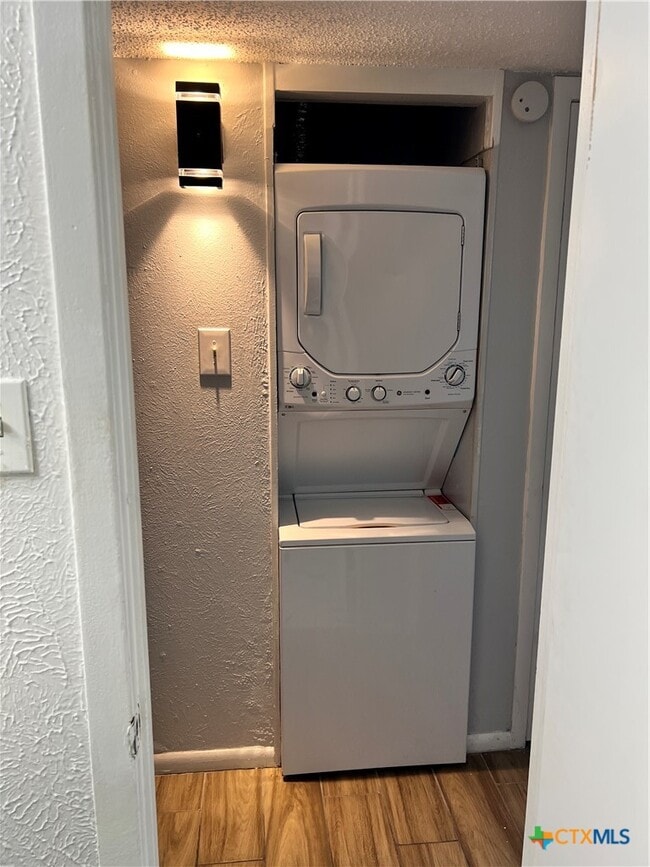 Building Photo - 1901 N 10th St