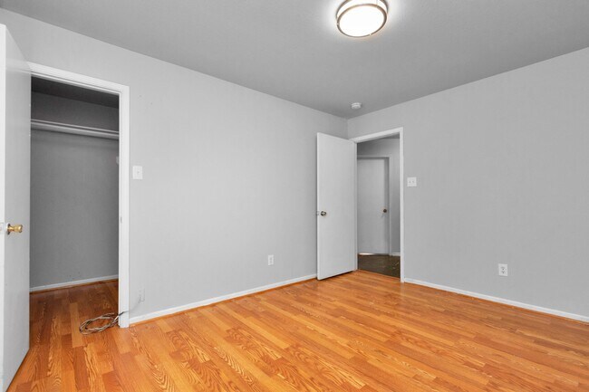 Building Photo - 8914 Dirby St