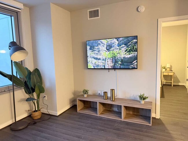 Building Photo - 1122 N Hudson St