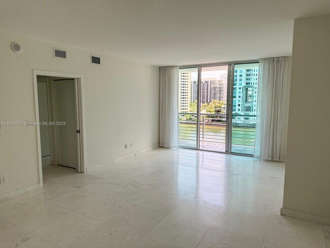 Building Photo - 325 S Biscayne Blvd