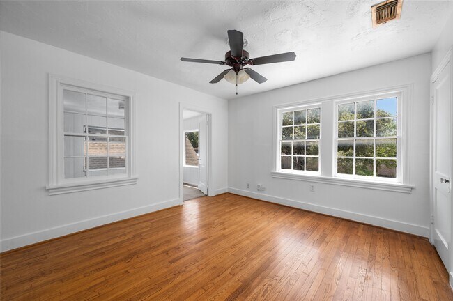 Foto del edificio - 1955 Lexington St