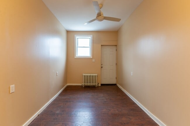 Building Photo - Recently renovated 1 bedroom, 1 bathroom a...