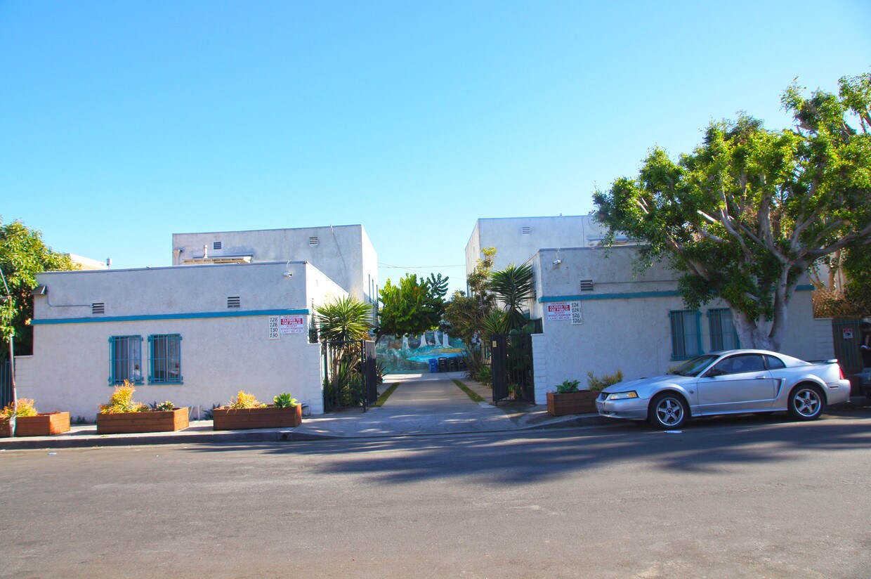 Foto del edificio - 724 Machado Dr