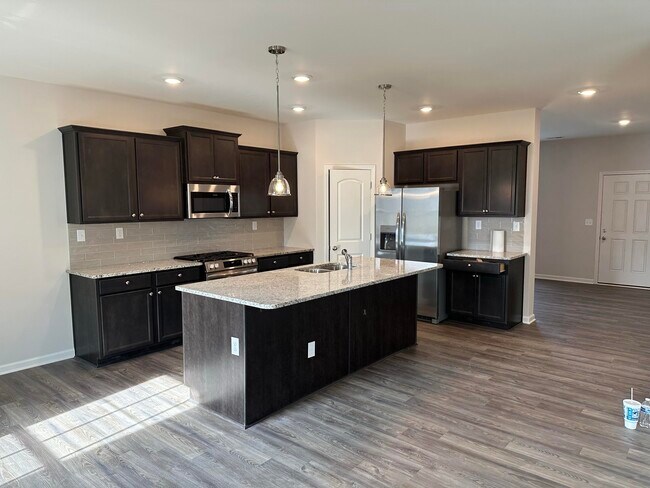 Foto del edificio - 2470 Dittney Ln