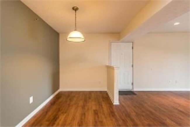 Photo - Creek Pointe Apartment