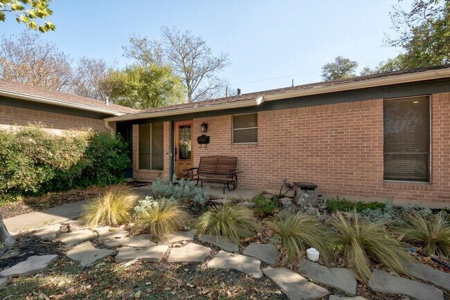Building Photo - 8401 Stillwood Ln
