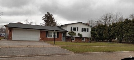 Building Photo - 6601 Deerpath Ln
