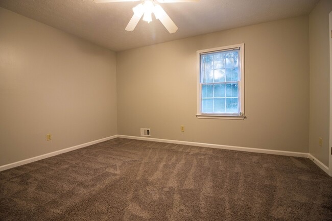 Building Photo - 617 Palm St