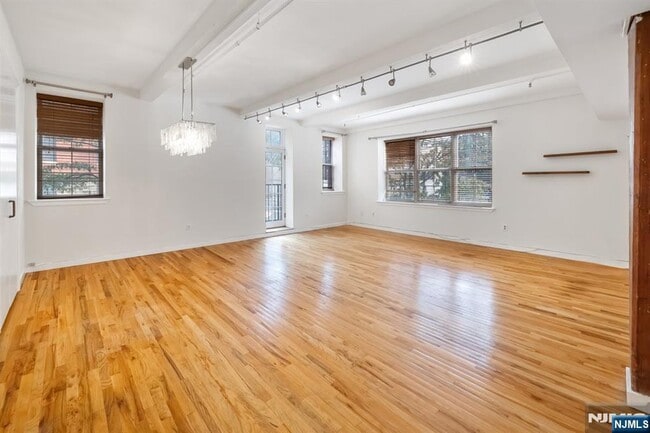 Foto del edificio - 1034 Clinton St