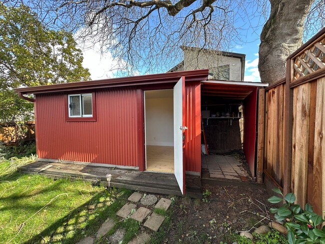 Building Photo - Charming fully remodeled classic bungalow ...