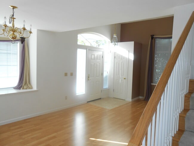 Building Photo - 533 Devonshire Ct