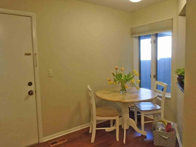 Building Photo - 2547 Meade Ct