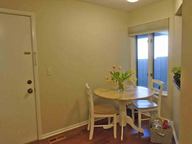 Foto del edificio - 2547 Meade Ct