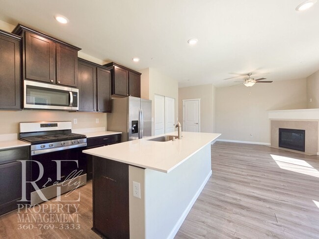 Building Photo - Bright Bremerton Home with A/C, and Fully Fenced Yard