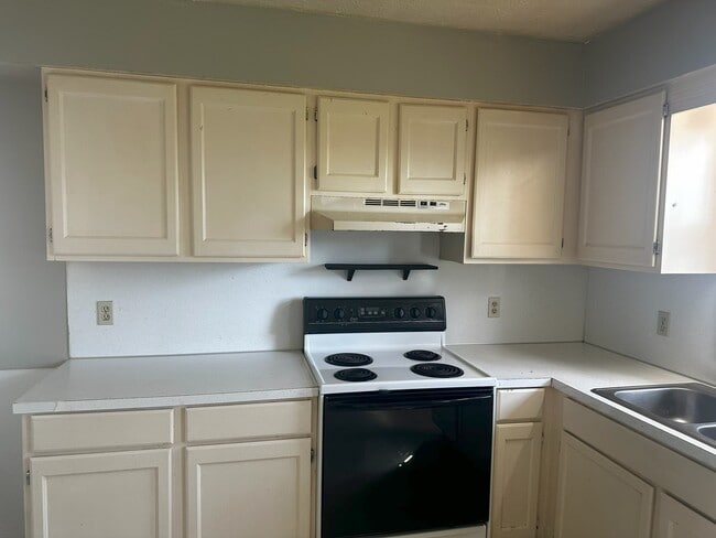 Building Photo - 3710 Benttree Dr