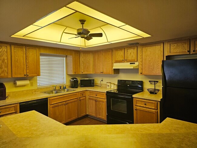 Building Photo - 137 Anton Ct