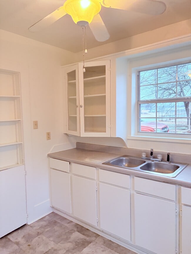 Building Photo - 467 N Paddock Ave