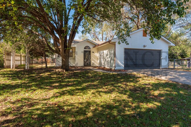 Building Photo - 801 Atherton St