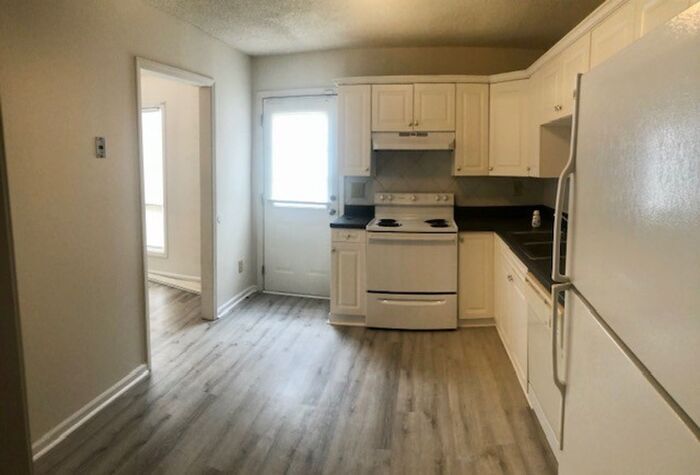 Foto principal - 7950 Shady Oak Trail