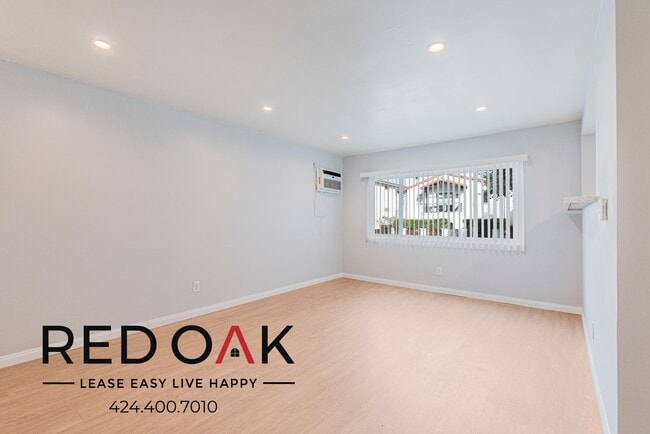 Foto del edificio - 825 Westbourne Dr