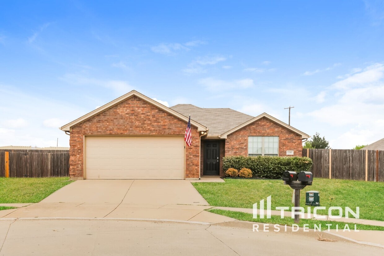 Foto principal - 12301 Hunters Cabin Court Burleson TX