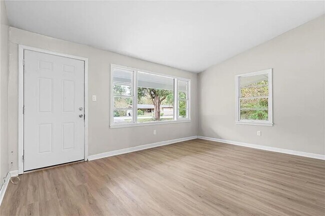 Foto del edificio - 3 bed 1.5 bath Stunner in Mobile