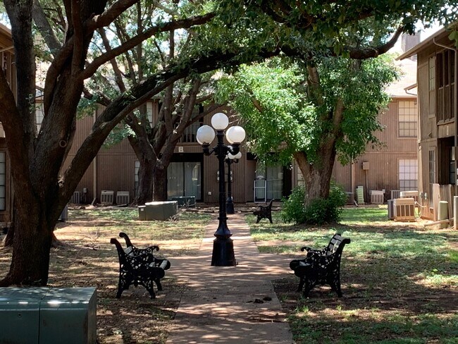 Foto del edificio - 5401 Laguna Dr