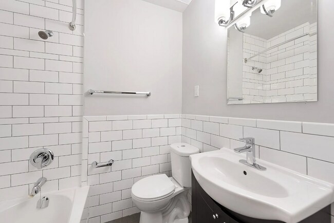 Photo du bâtiment - 166 Wilson Ave