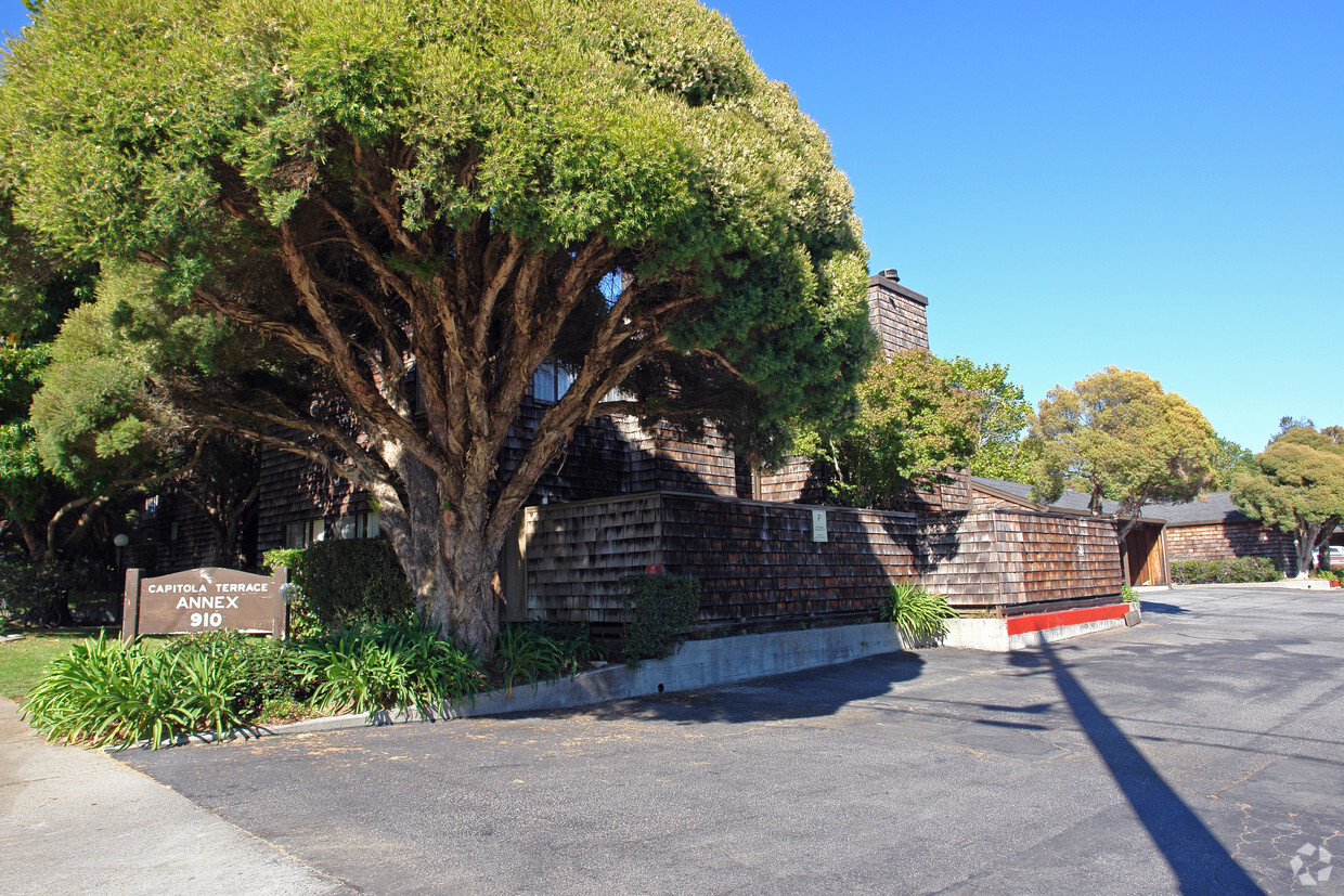 Primary Photo - 910 Capitola Ave