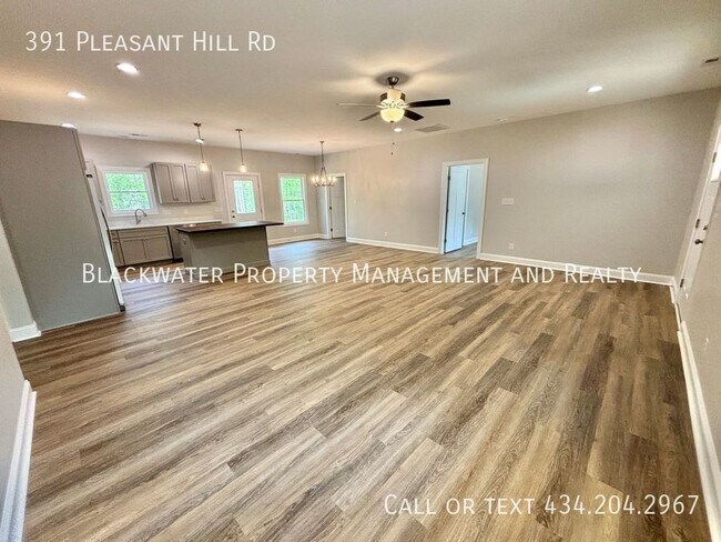Foto del edificio - MOVE IN SPECIAL! BRAND NEW Three Bedroom H...