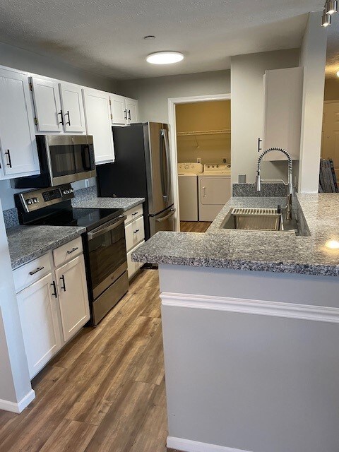 Foto del edificio - 460 Lakeview Dr
