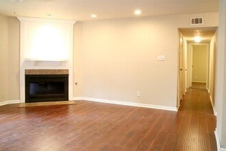 Building Photo - 9 Wolfhound Ln
