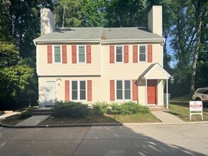 Building Photo - 2922 Glenridge Dr