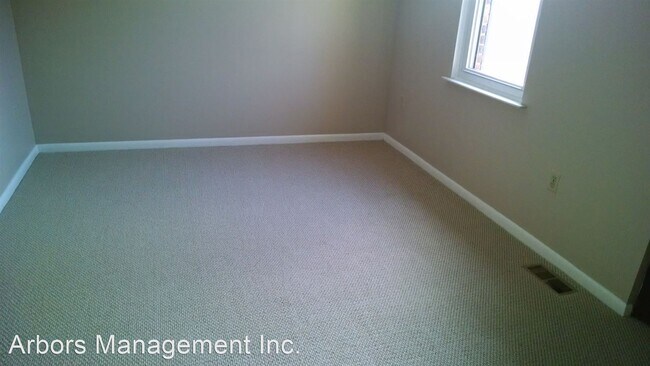 Building Photo - 2 br, 1.5 bath House - 114 MOSSIDE LOOP