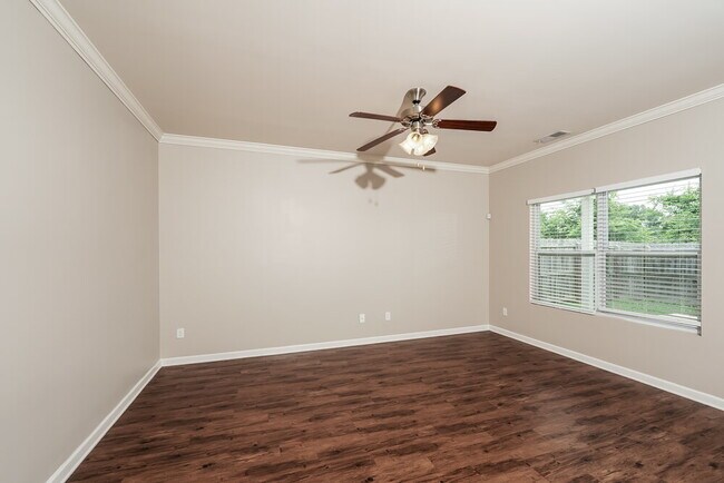 Foto del edificio - 7063 Glenwood Ln