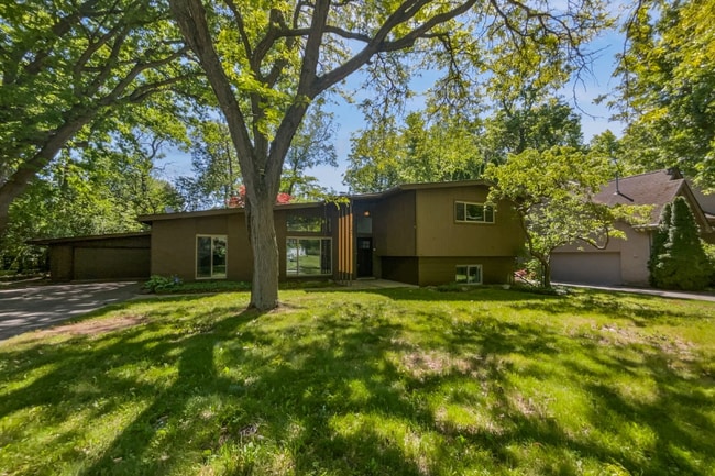 Building Photo - 2645 Hickory Ct