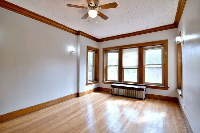 Foto del edificio - 610 N Mayfield Ave