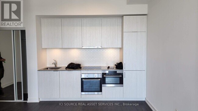 Photo du bâtiment - 158 Front St E