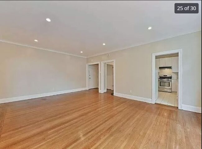 Building Photo - 1925 Leavenworth St