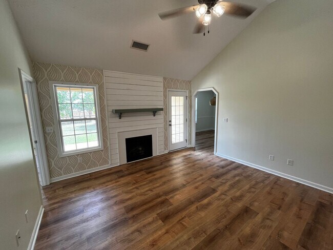 Foto del edificio - New On the Market!