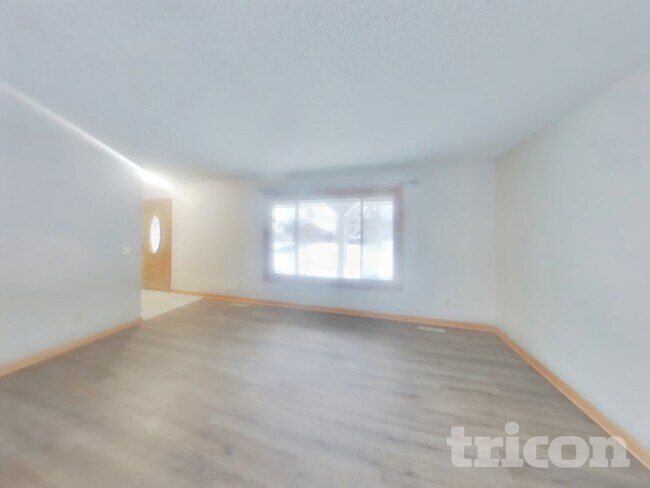 Foto del edificio - 4845 Orleans Ln N