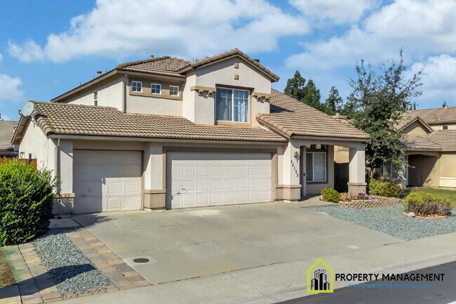 Foto del edificio - 5-Bedroom Residence Ready for Immediate Move-In