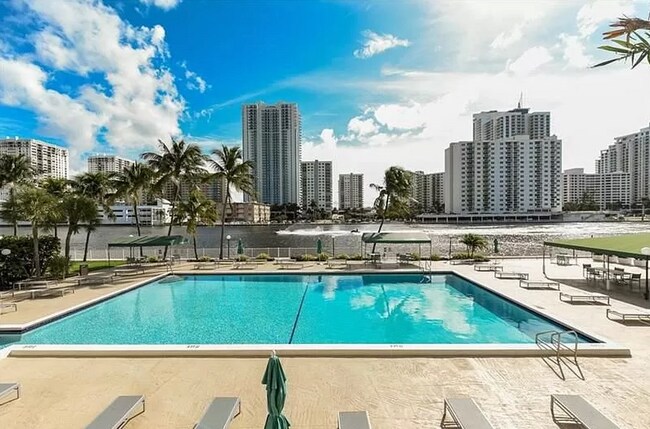 Foto del edificio - 1000 Parkview Dr