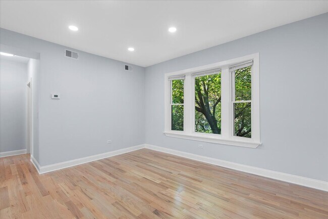 Foto del edificio - 3805 W Belle Plaine Ave