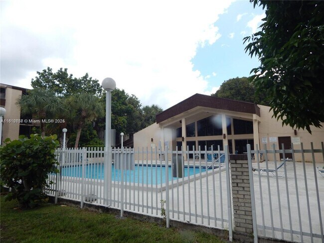 Foto del edificio - 14601 N Kendall Dr